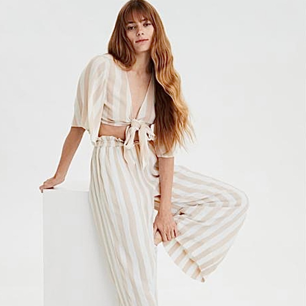 AE tie front top